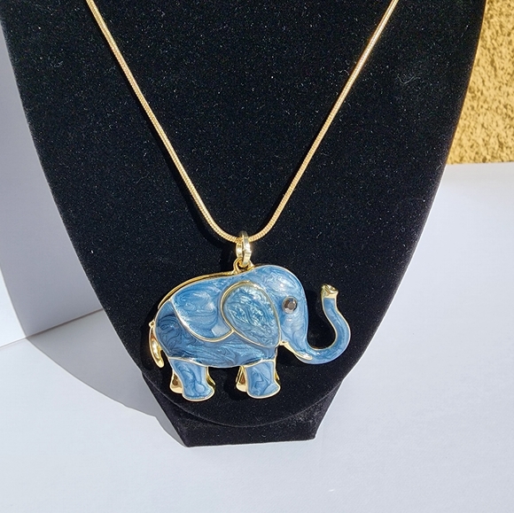 Fashion Jewelry Ladies Blue Elephant Shaped 14" Gold Tone Rope Style Necklace - Picture 4 of 5
